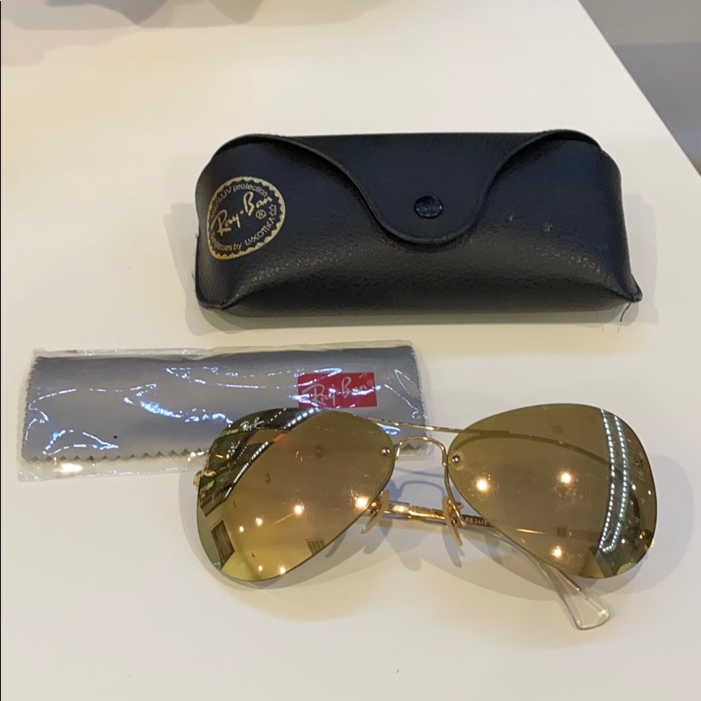 Gold mirror Ray-Ban sunglasses 💛